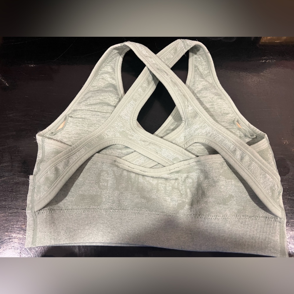 Gymshark Light Green Camo Cross-Back Sports Bra with Removable Pads - Picture 2 of 2